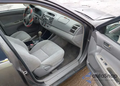 2003 Toyota Camry Le z USA, uszkodzony, nr VIN 4T1BE32K83U768702